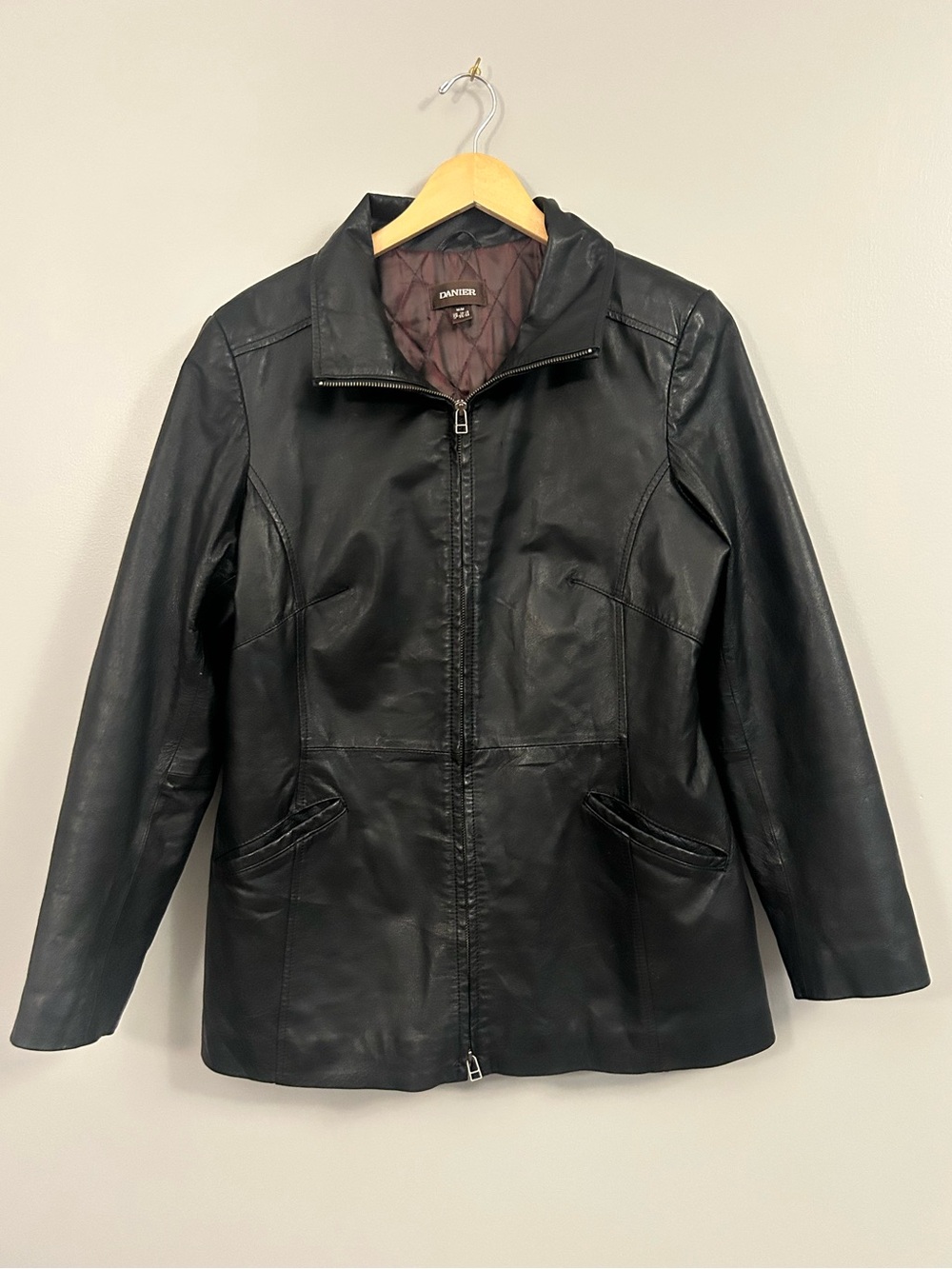 Danier Medium Black Women's Leather Zip Jacket Quilted Interior